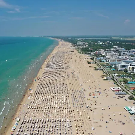 Enjoy Our Colourful Flat With Side Sea View Apartment Bibione