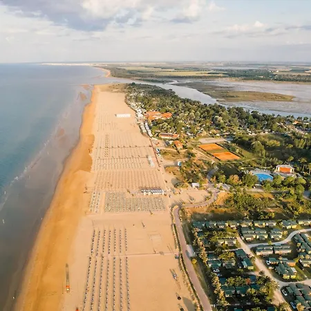 Enjoy Our Colorful Flat With Sea View - Beahost Apartamento Bibione